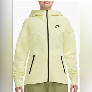 NWT Women’s  Tech Fleece Zip Up Jacket